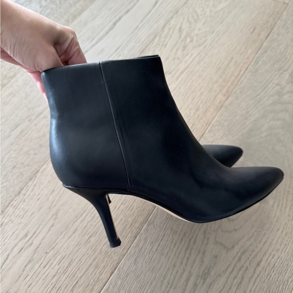 like new Nine West black ankle boots - Picture 3 of 8